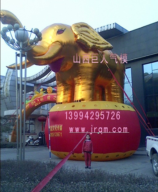 8米高的大象